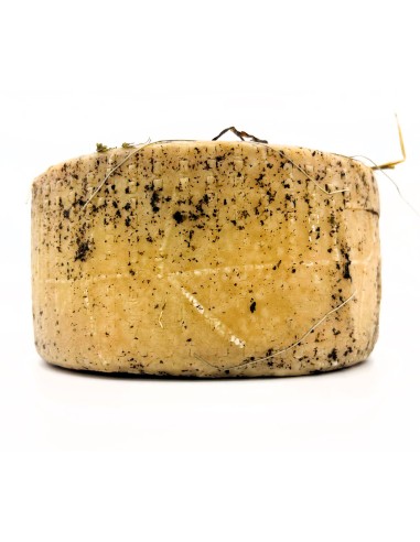 Rueda de queso Vento D´Estate. Corteza recubierta de heno.