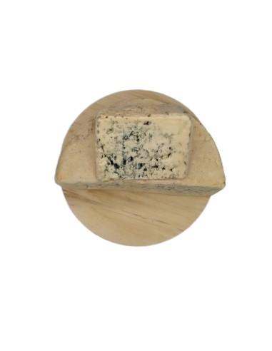 Queso azul envuelto en hojas